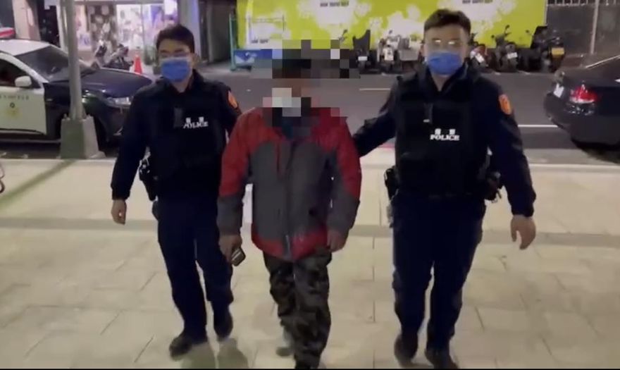 注定要被抓！三重男偷剪路燈電纜變賣　警盯監視器破案全靠「一陣風」
