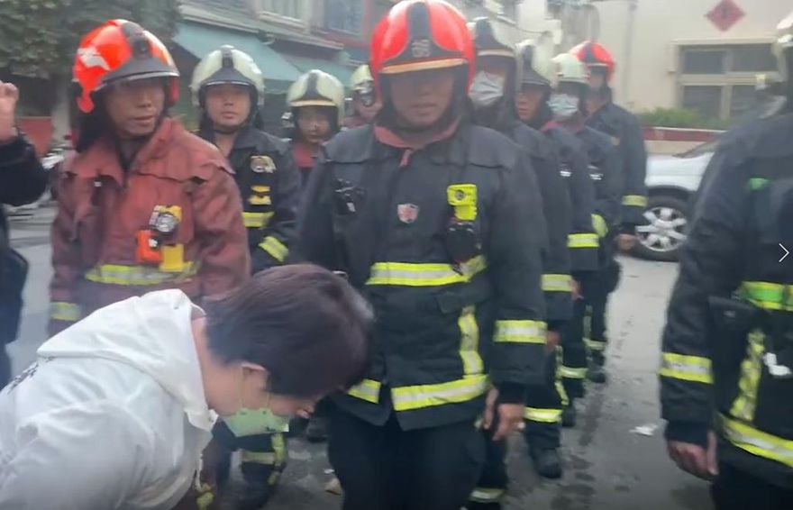 台中清晨惡火奪5命！盧秀燕赴現場感謝警消努力　承諾「協助家屬度過難關」