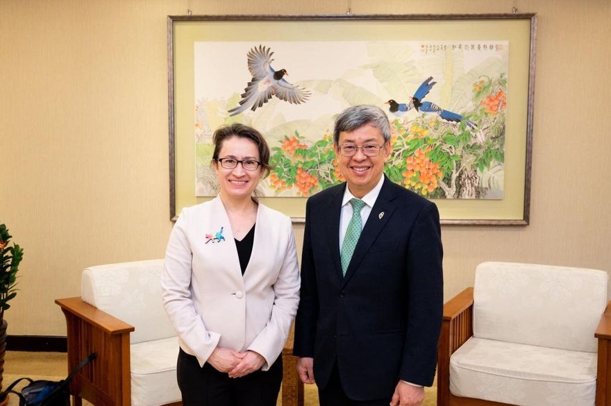 綠2024副總統熱門人選！蕭美琴駐美2年回台　陳建仁：感謝為台美關係所做努力