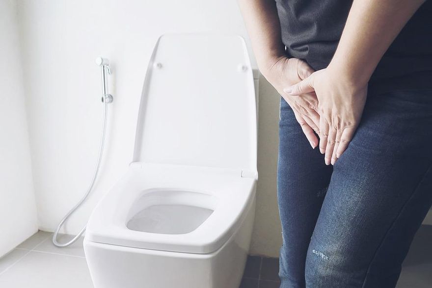 女生尿完「這樣做」恐讓細菌入侵體內！醫教正確方式：別再來回撸了
