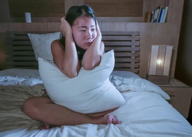 吃「褪黑激素」能治失眠？醫授「助眠8招」：沒要睡就別躺床！