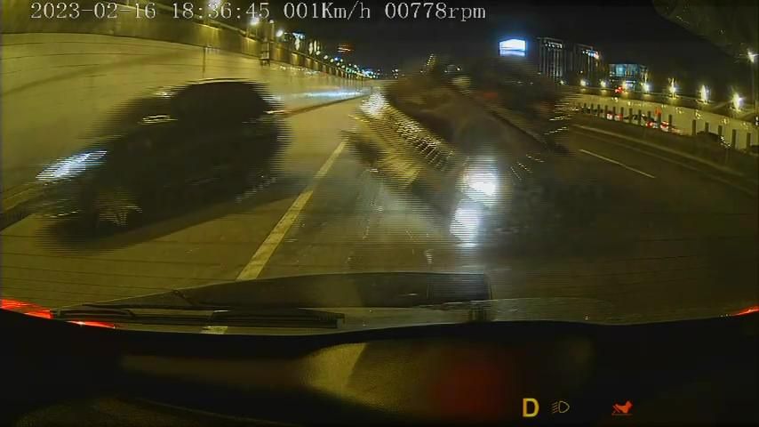 影/台74線連環車禍！休旅車追撞後翻車　驚險畫面曝光