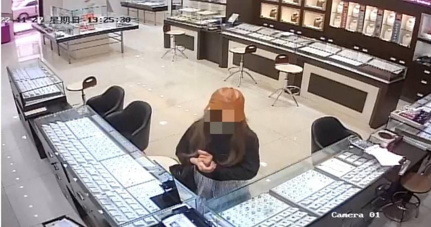 百變女賊扮貴婦、菜籃族偷遍大高雄　愛名牌貨一套沙發值10萬