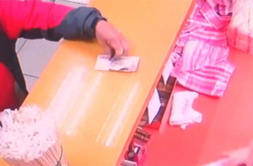 蔥油餅騙術升級版！土城男千元買便當　找零後1動作「再撈500元」
