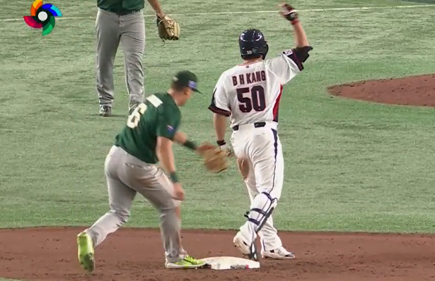 WBC棒球經典賽/超白爛！韓國重砲安打上壘慶祝過嗨　「腳離壘」慘遭觸殺