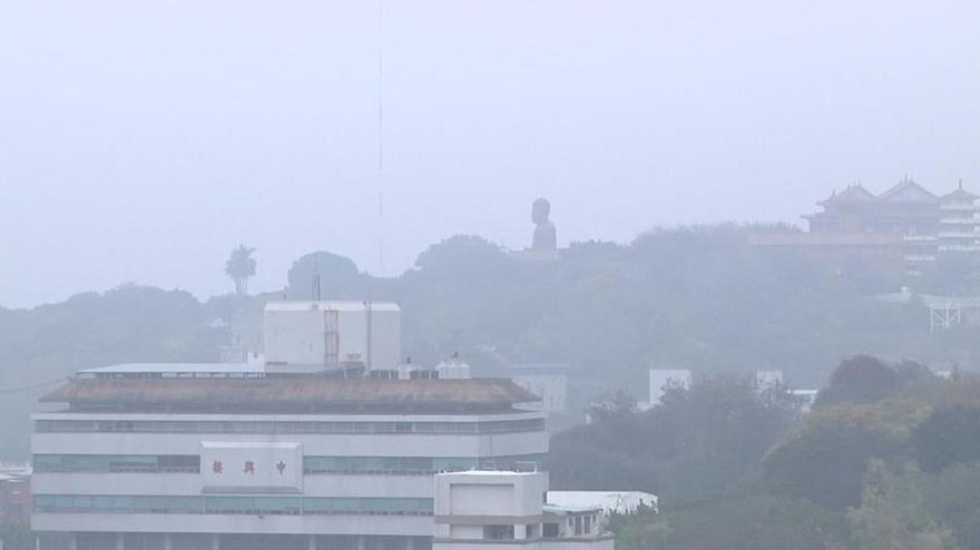 西半部空氣好髒！臭氧濃度升高「亮橘燈」　鄭明典：快戴口罩