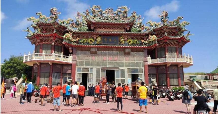 神明也敢偷！澎湖廟宇「百萬神桌」遭調包　疑「內神通外鬼」警追幕後黑手