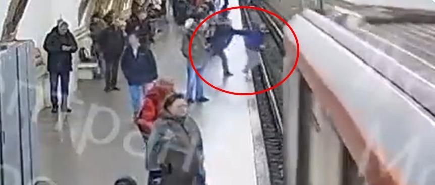 影/生死一瞬間！15歲少年月台候車　突遭陌生男子推落鐵軌...下場曝光網全嚇傻