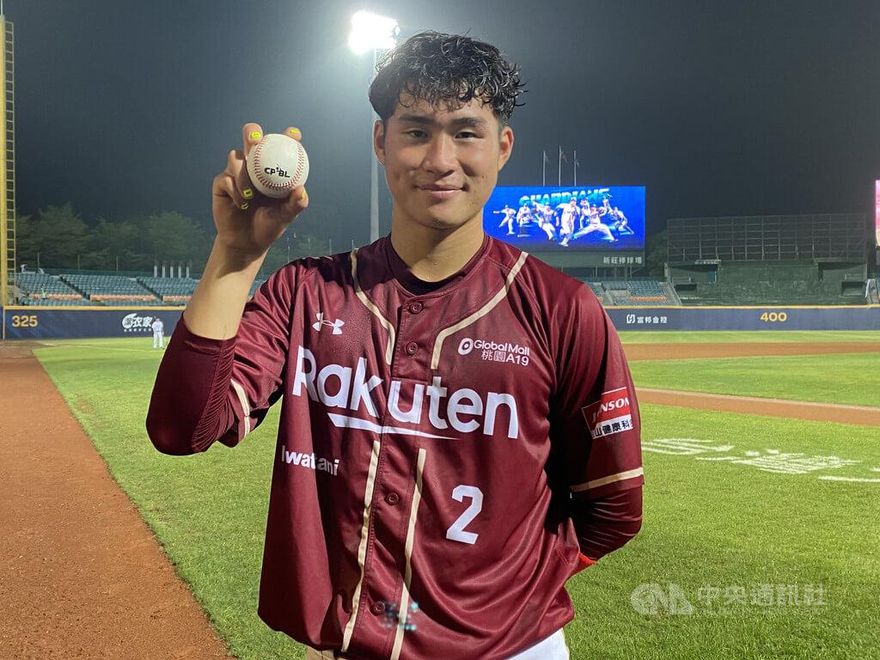 18歲捕手宋嘉翔驚天首轟　總教練大讚不簡單