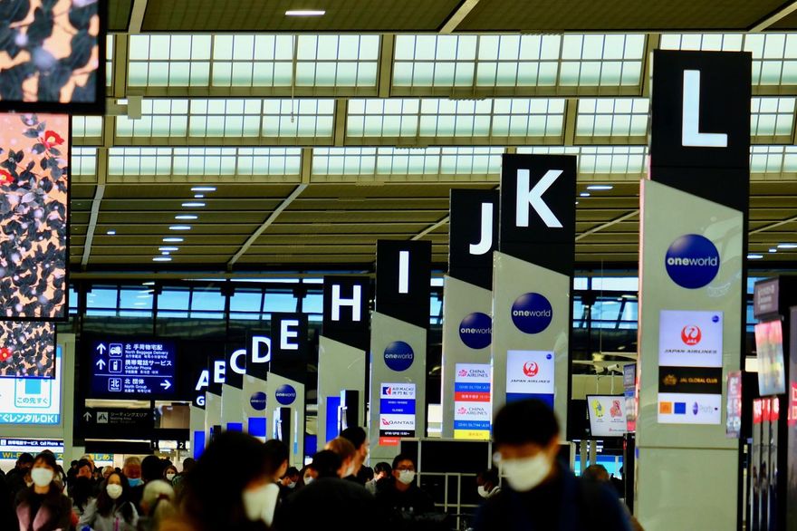 為愛起飛！網交女友拐「同居月入20萬」台男衝機場　 母驚報警：一查竟是女雞頭