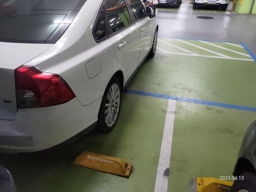 太誇張了！台南驚見「三寶停車術」　網怒：缺德