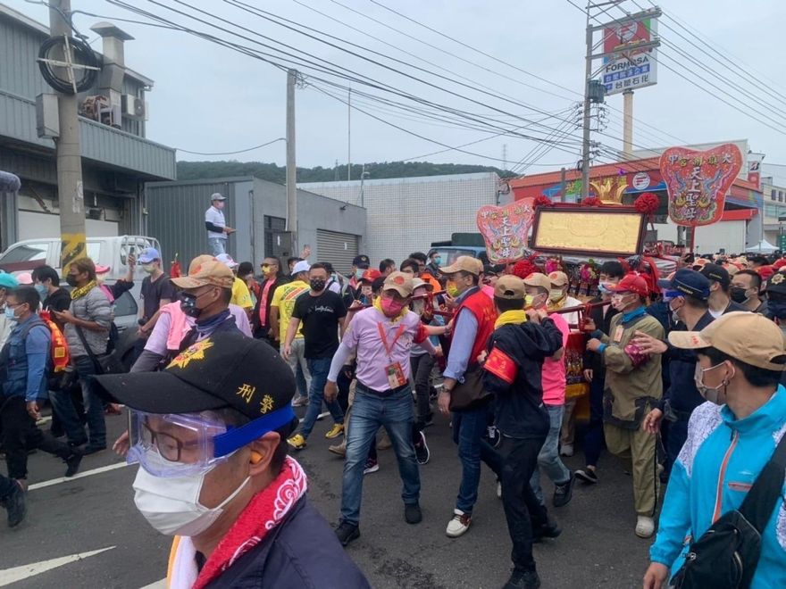 暴力零容忍！中市警防大甲媽遶境衝突　呼籲信徒「不搶轎、不摸轎、不鑽轎」