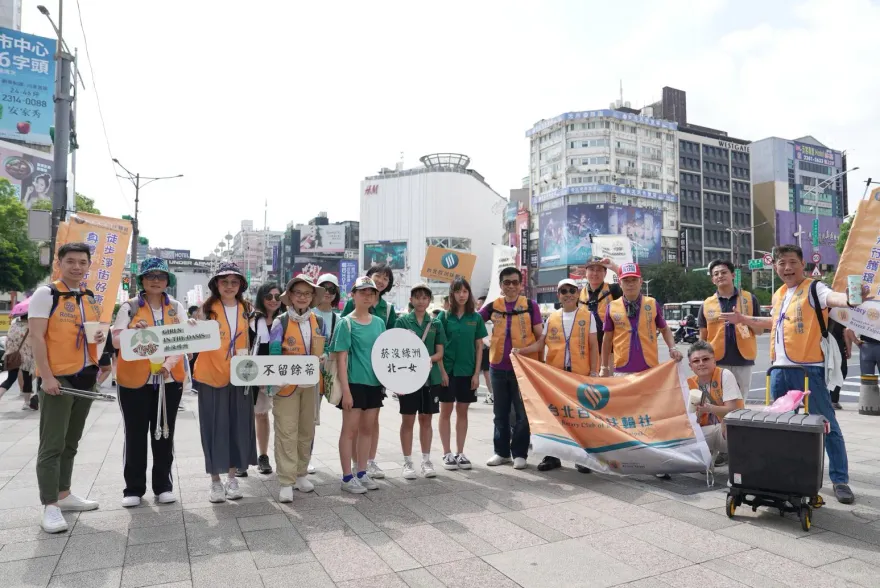 「不留餘蒂」！百川扶輪社攜手北一女學生西門町淨街