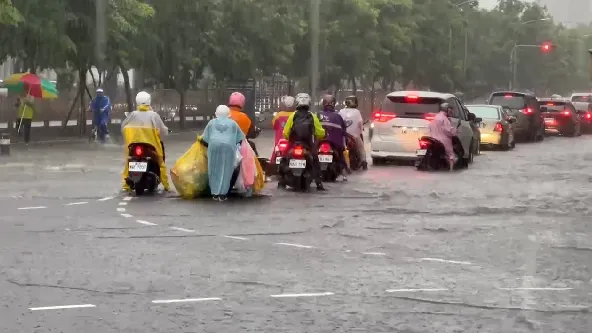 小犬颱風/國慶連假爽放5天？最新風雨預測出爐　3地10/6有機會停班課