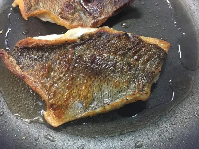 吃對魚才能增肌減脂！醫曝「鮭魚、秋刀魚」讓體脂上升