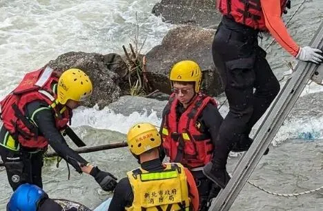 快訊/汐止保長路河堤邊驚現男浮屍！他失聯4天成腫脹遺體