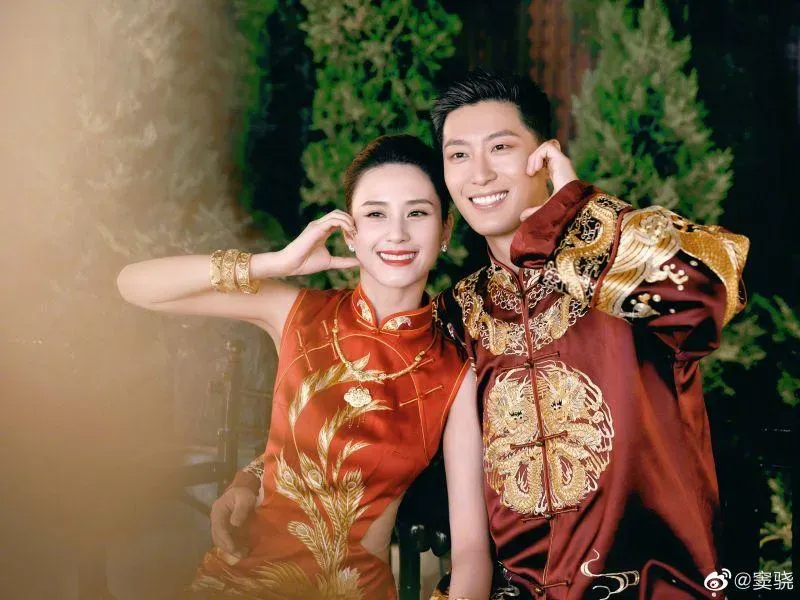 婚變傳聞再起？何超蓮慶生照獨缺老公　竇驍1舉動破謠言
