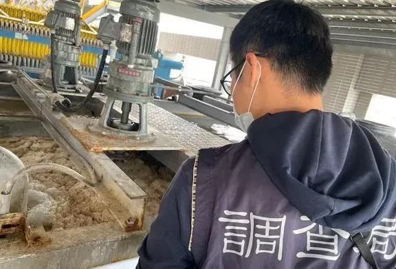 快訊/鬍鬚張認了！找黑心業者「倒廢油」中央廚房副廠長50萬交保