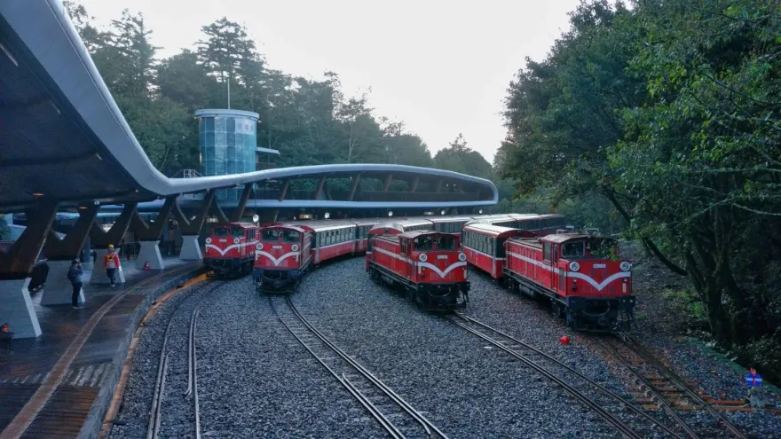 睽違3年！觀日列車恢復停靠祝山車站　阿里山林鐵創下五個第一