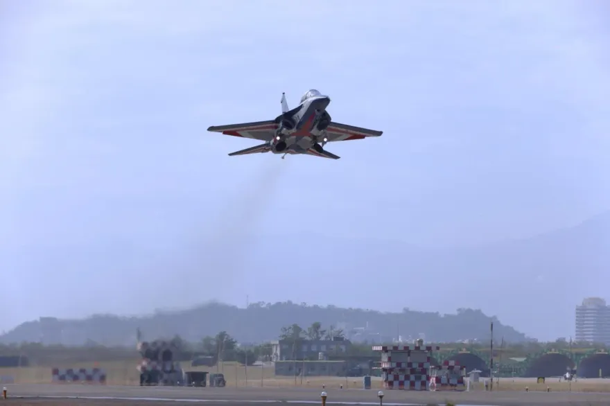 勇鷹高教機將接棒F-5E/F　台東志航基地展示訓練成果