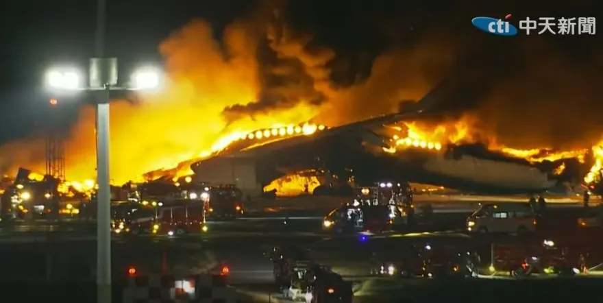 影/羽田機場客機降落撞軍機爆炸釀重大傷亡！前日航機長批離譜