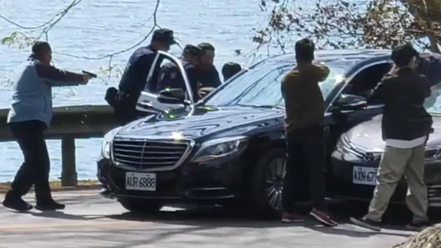影/火燒南投郵局搶劫砍人　搶匪日月潭遭警包圍落網畫面曝