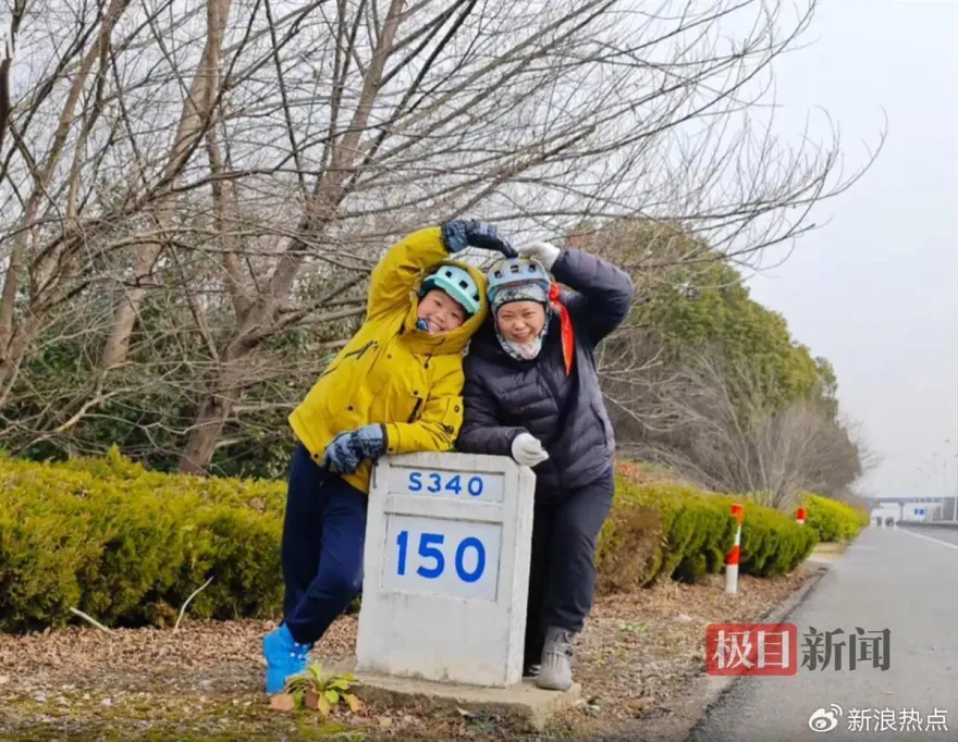 母子騎700Km自行車回老家過年　4°C寒冬路邊搭帳篷…背後暖心原因曝