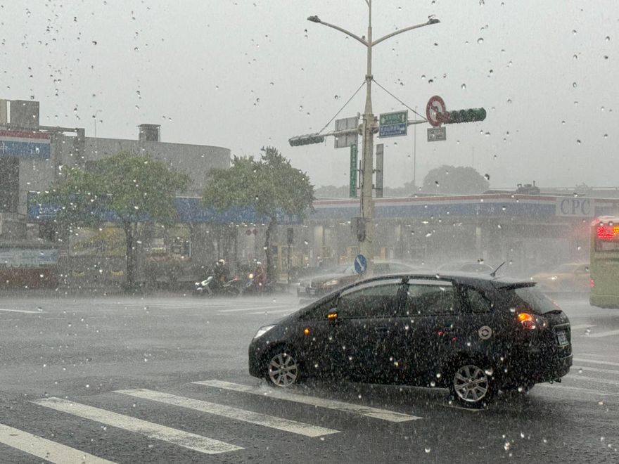 北市府發警訊！午後恐短延時強降雨　南港、文山提防積水