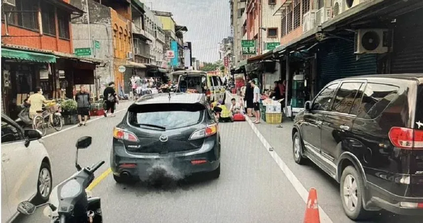 行人地獄！桃園小客車撞飛穿越道路翁　頭部重創送醫命危