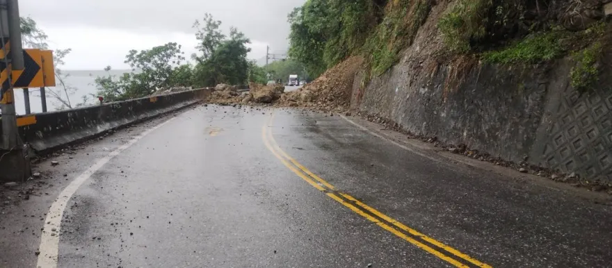 快訊/花蓮台9線再傳落石　多車塞爆崇德隧道