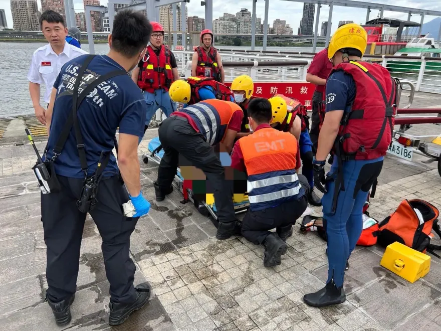 快訊/台北橋驚見男子墜河！橋上遺留個人物品　急送醫仍不治