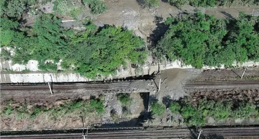 台鐵花蓮「和仁-崇德段」慘淹土石流　今恢復雙線通車：限慢速通過