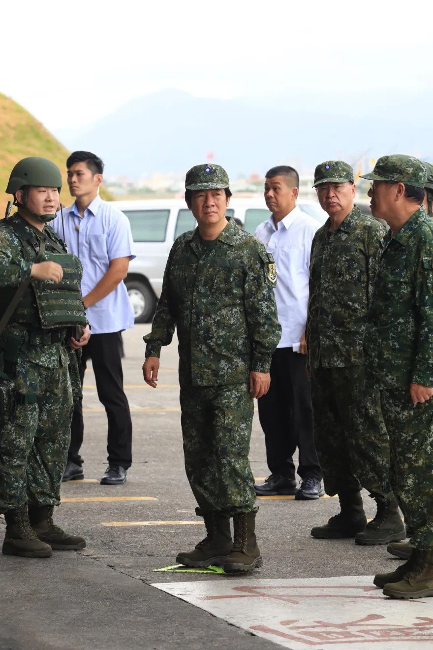 賴清德總統穿著數位迷彩服　花蓮空軍基地首度視導漢光演習