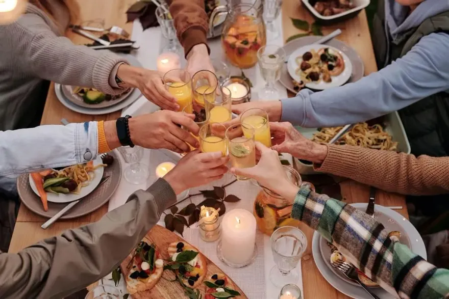 聚餐小心「皇帝病」找上門！骨科醫呼籲：控制飲食防「尿酸」升高