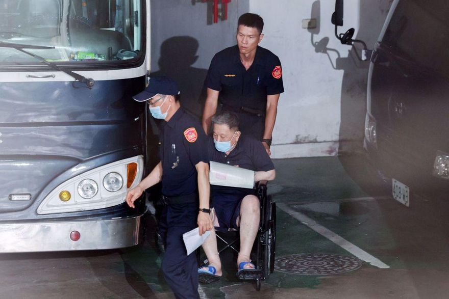 沈慶京老淚縱橫「罹患癌症、永久尿失禁」　律師請求交保