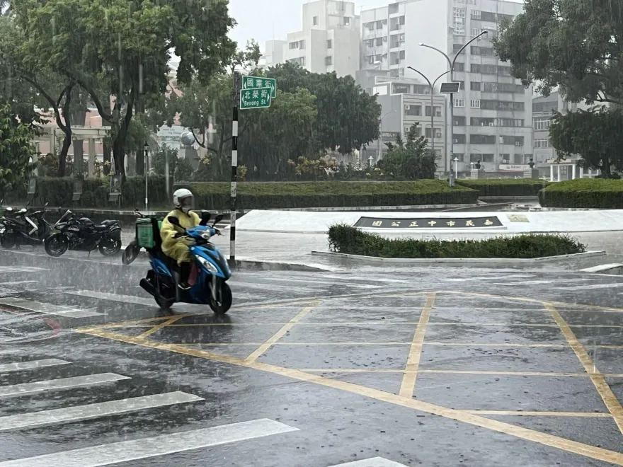 東北季風發威！基隆、新北大雨特報　雨下到入夜