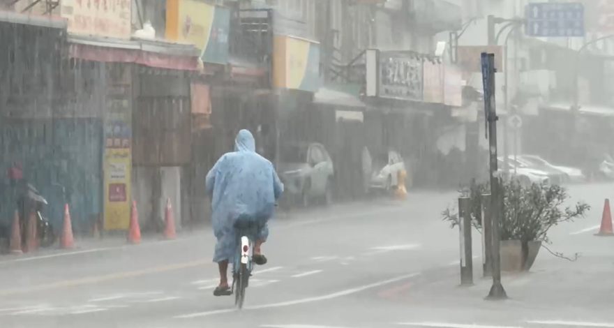 大雷雨殺到！10縣市警戒「慎防淹水、雷擊」