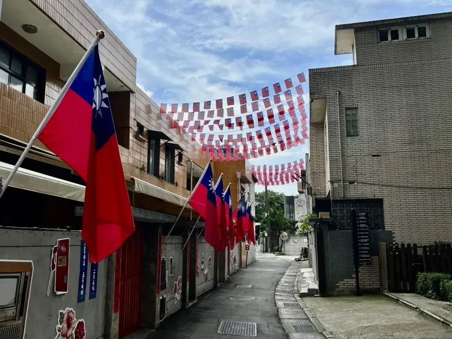 新北國慶展現團結共榮　高國輝、南山小將領唱國歌