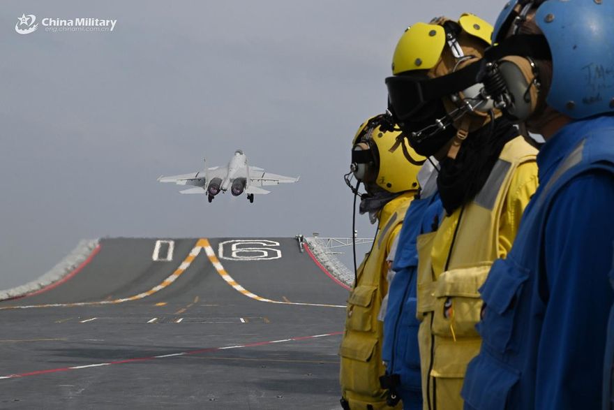 陸遼寧號在東海演練艦載機起降！日本防衛省重大發聲了
