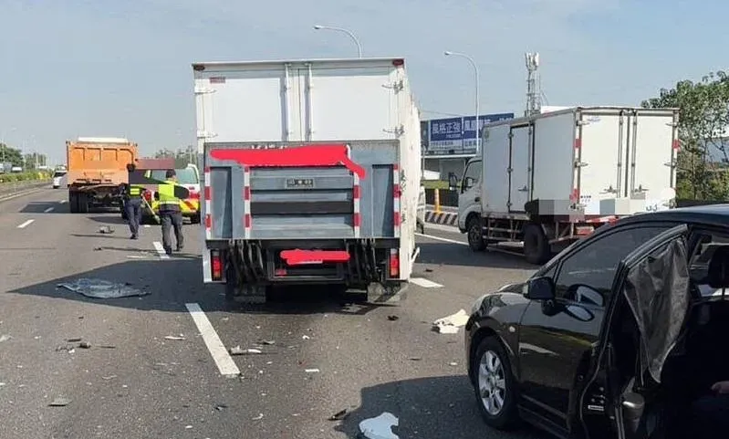 國1埔鹽嚴重連環車禍！大貨車3人受困　2人送醫後宣告不治