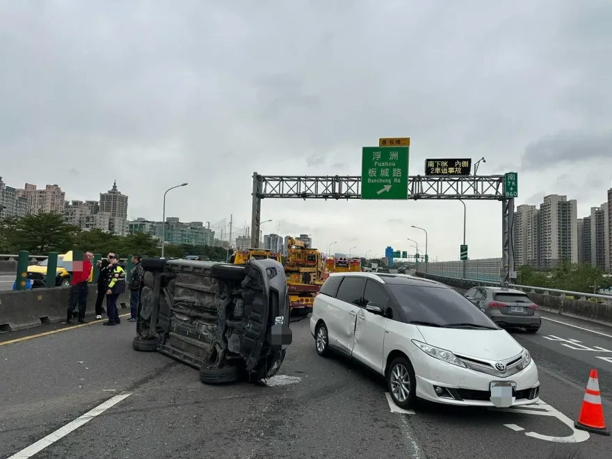 台65線重大車禍！水泥預拌車撞2車釀翻覆「1人無照上路」