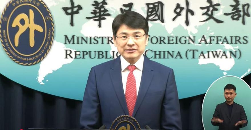 小編回文惹議網轟「官方在狗吠」　外交部回應了
