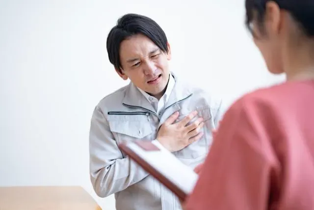 以為是痘痘！65歲翁「乳頭流血1個月」竟確診乳癌