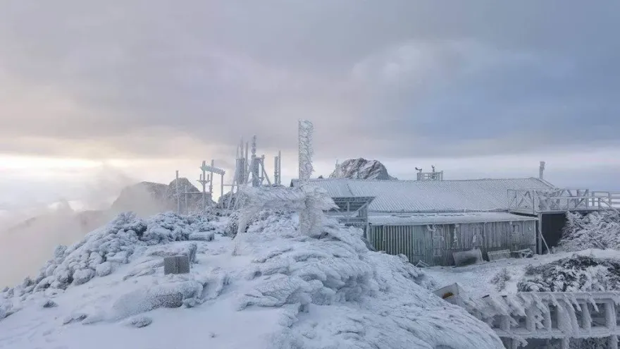 冷氣團減弱！玉山低溫融雪慢　積雪仍有2公分