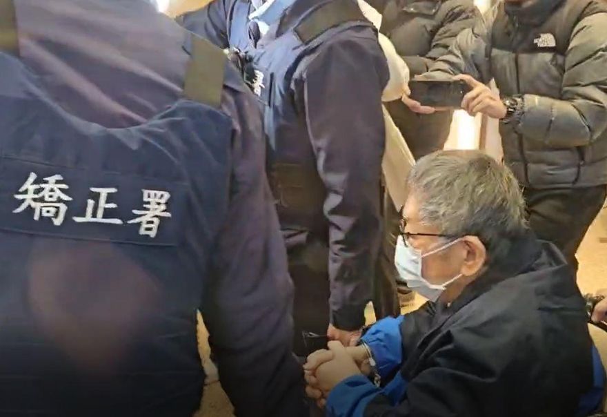 柯文哲堅稱不會逃亡　「因為國民黨奄奄一息」