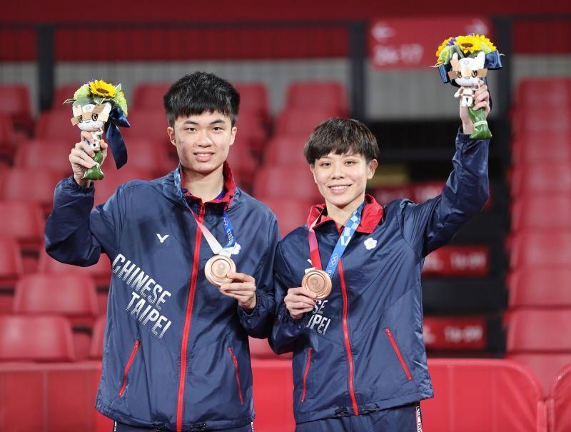 桌球世錦賽/「黃金混雙」逆轉勝！林昀儒、鄭怡靜晉級16強