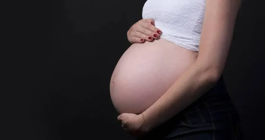 22歲女「沒實質性生活」竟懷孕　醫生：蹭一蹭也不行