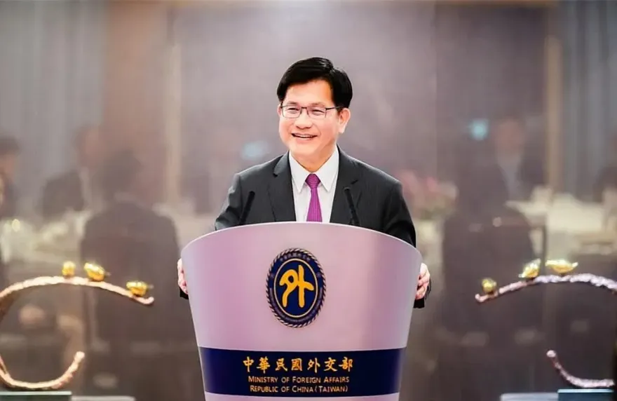 林佳龍翻車了！稱預算被刪「護照恐1本不剩」 招標數據曝光打臉造謠