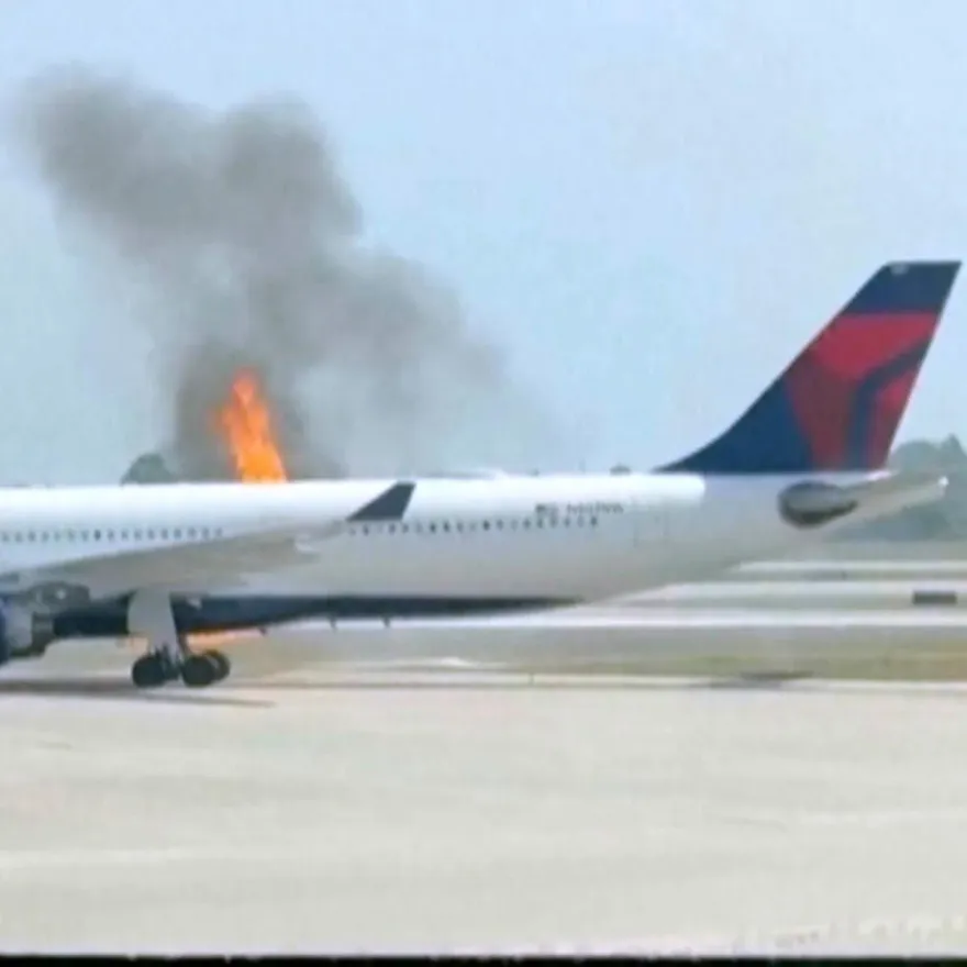 影/佛州機場驚魂！達美航空起飛前「引擎突起火」　294人軟腳急逃