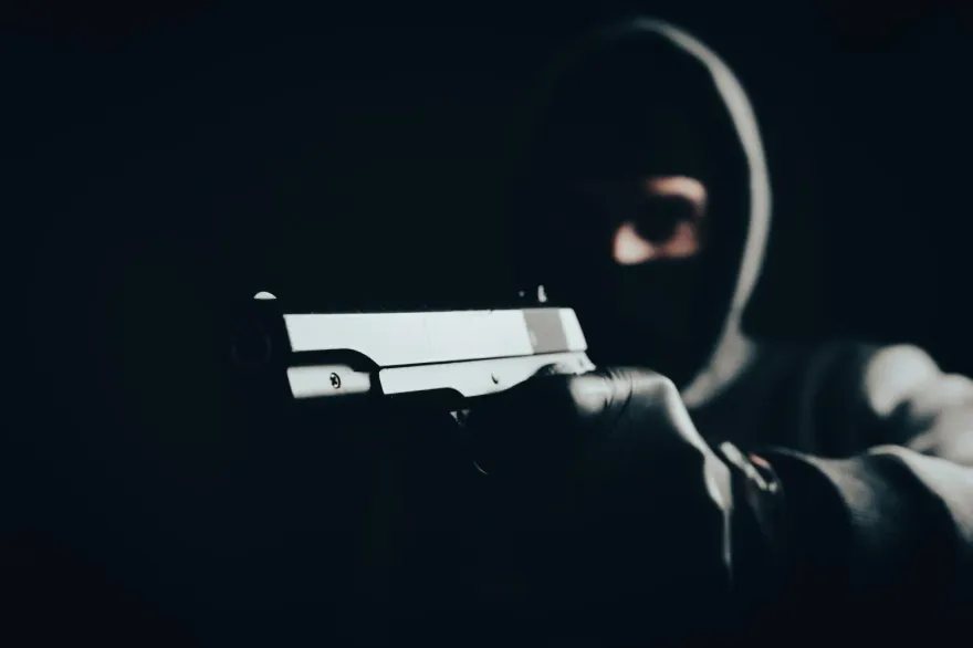 影/赴菲注意！2韓男光天化日被搶　激烈抵抗中彈死亡畫面曝